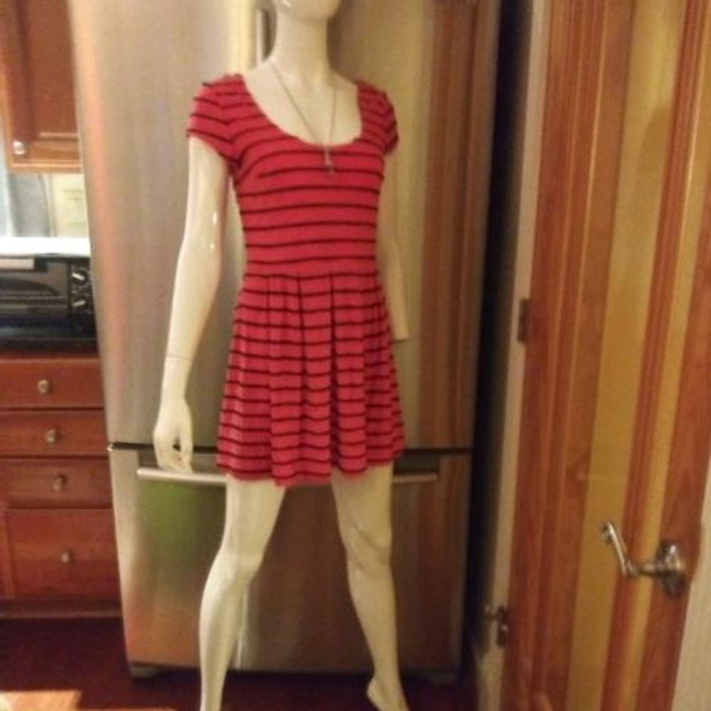 Candies Flirty Casual Dress - L